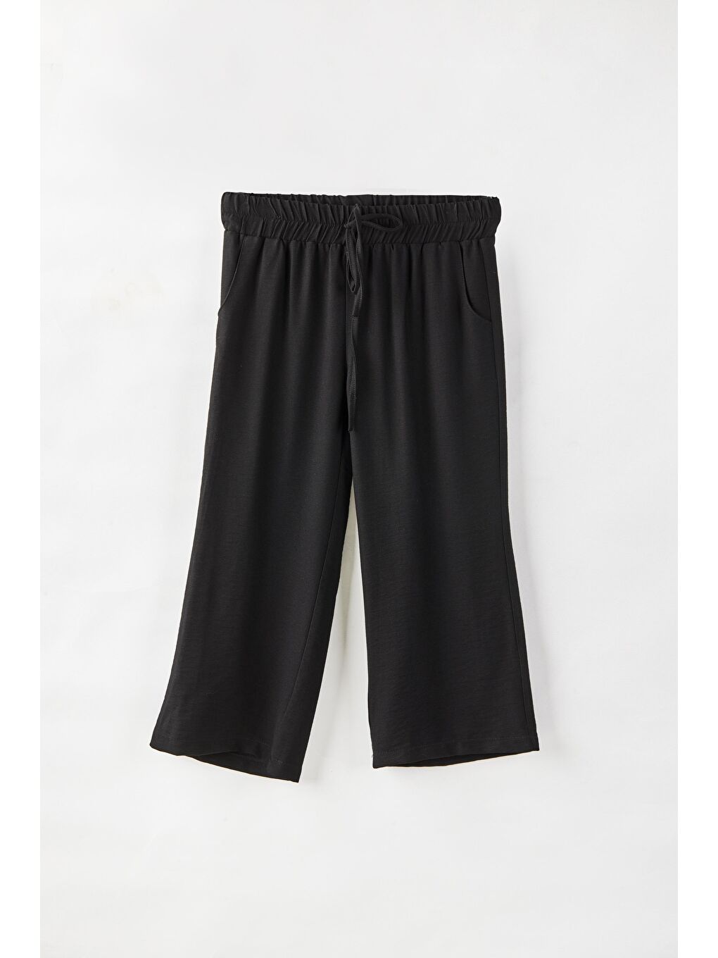 Siyah Kız Bol Pantolon