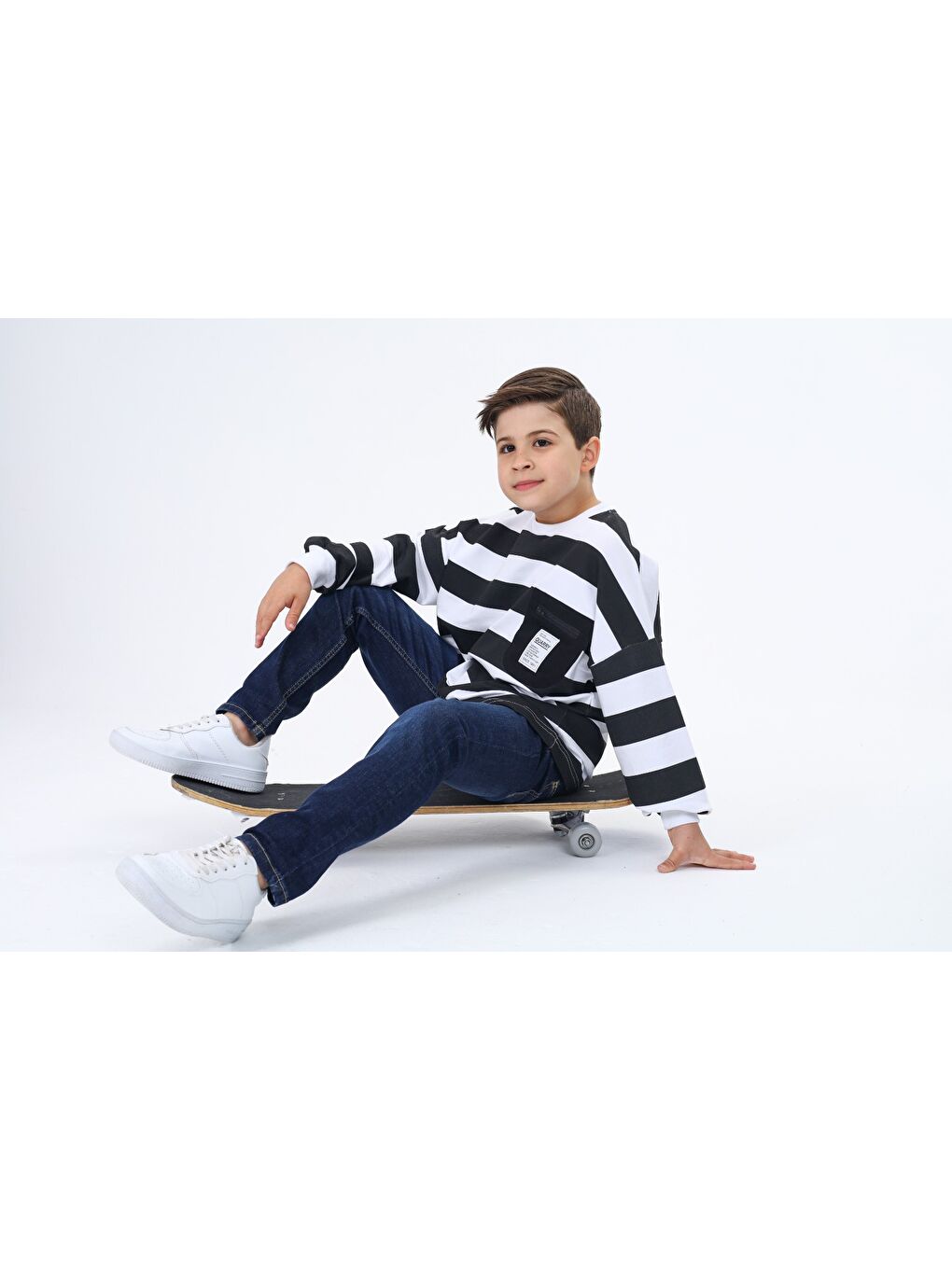 Beyaz Erkek Çocuk Çizgili Sweatshirt-4