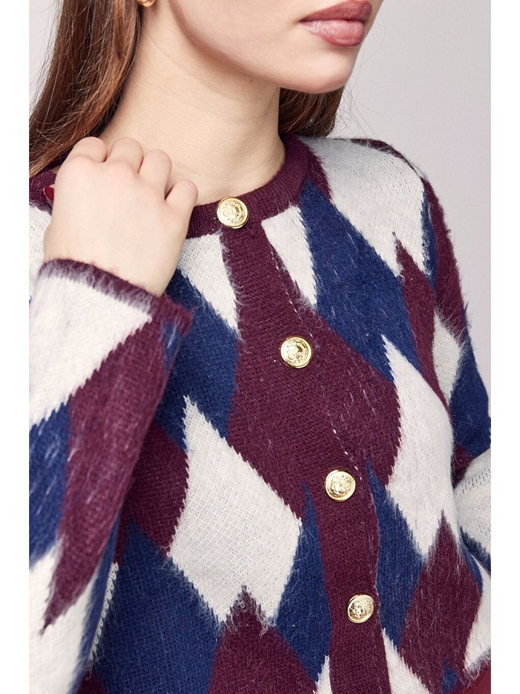 Bordo Yumuşak Dokulu Renk Blok Baklava Desenli Düğmeli Crop Hırka-4