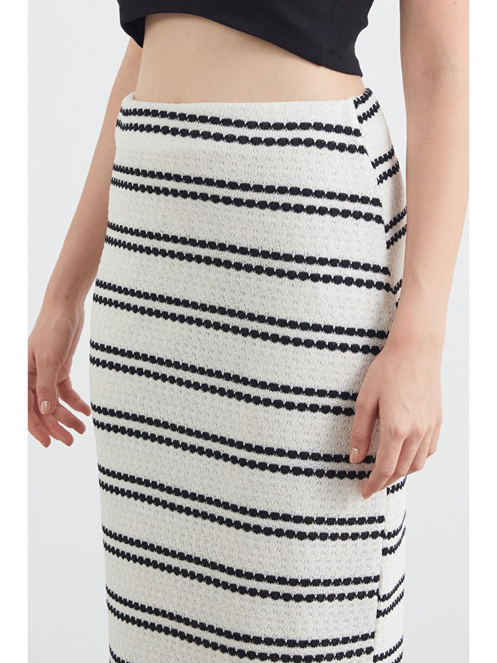 Siyah Çizgili Beli Lastikli Triko Etek-4