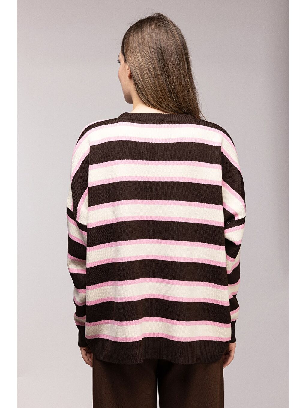 Kahverengi Çizgili Oversize Bisiklet Yaka Triko Kazak - Düşük Omuz-4