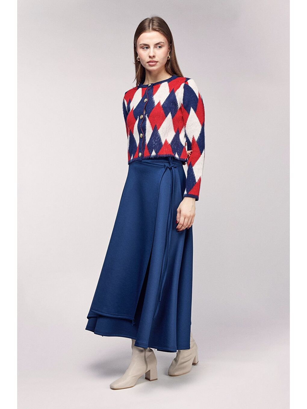 Kırmızı Yumuşak Dokulu Renk Blok Baklava Desenli Düğmeli Crop Hırka-1