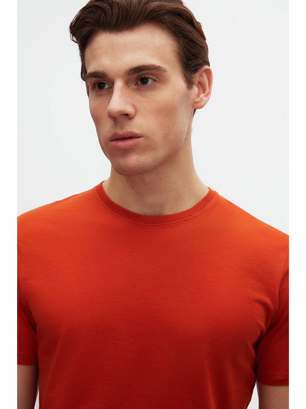 Kahverengi Slim Fit Kiremit Bisiklet Yaka %100 Pamuklu Nefes Alabilen Tişört-1