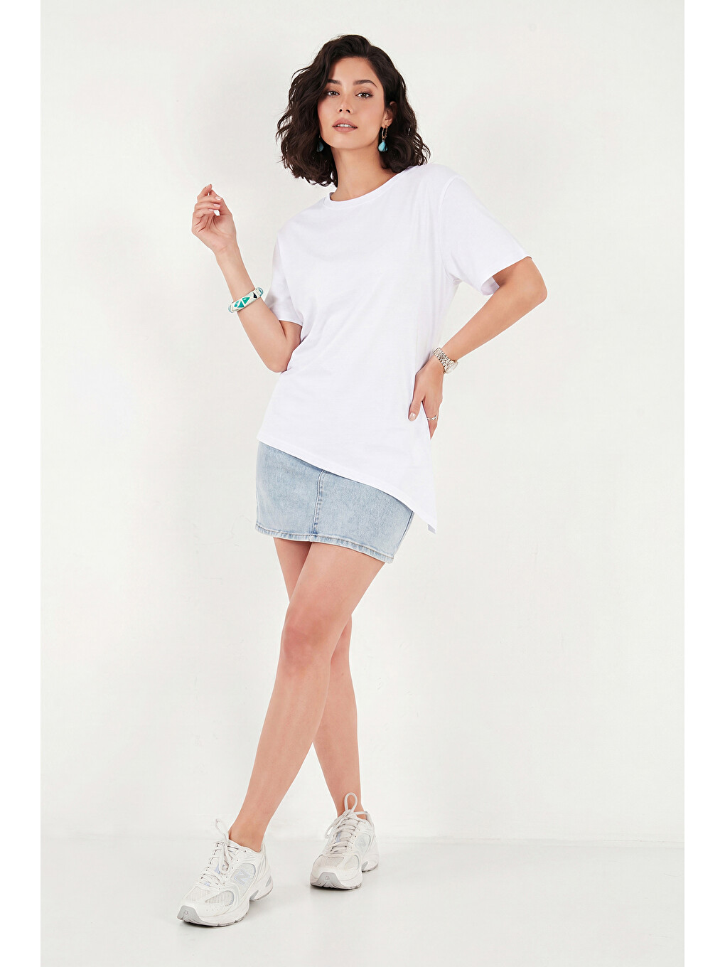 Beyaz Pamuklu Yanı Büzgülü Asimetrik Kesim Bisiklet Yaka T Shirt 5867017-3
