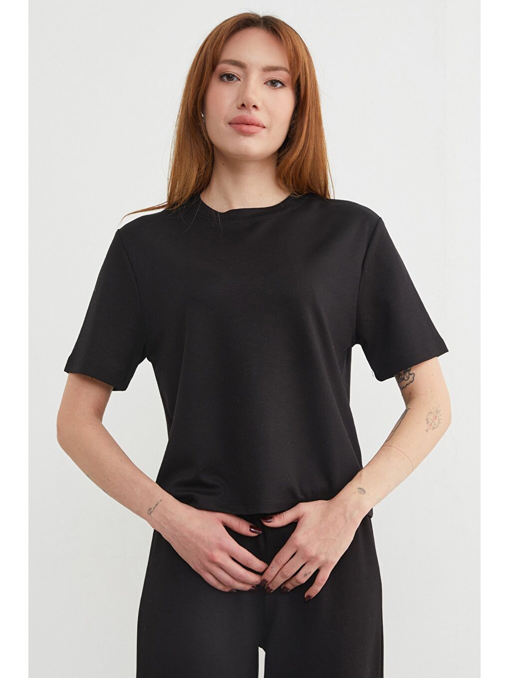 Siyah Basic Bisiklet Yaka Modal Tişört-1