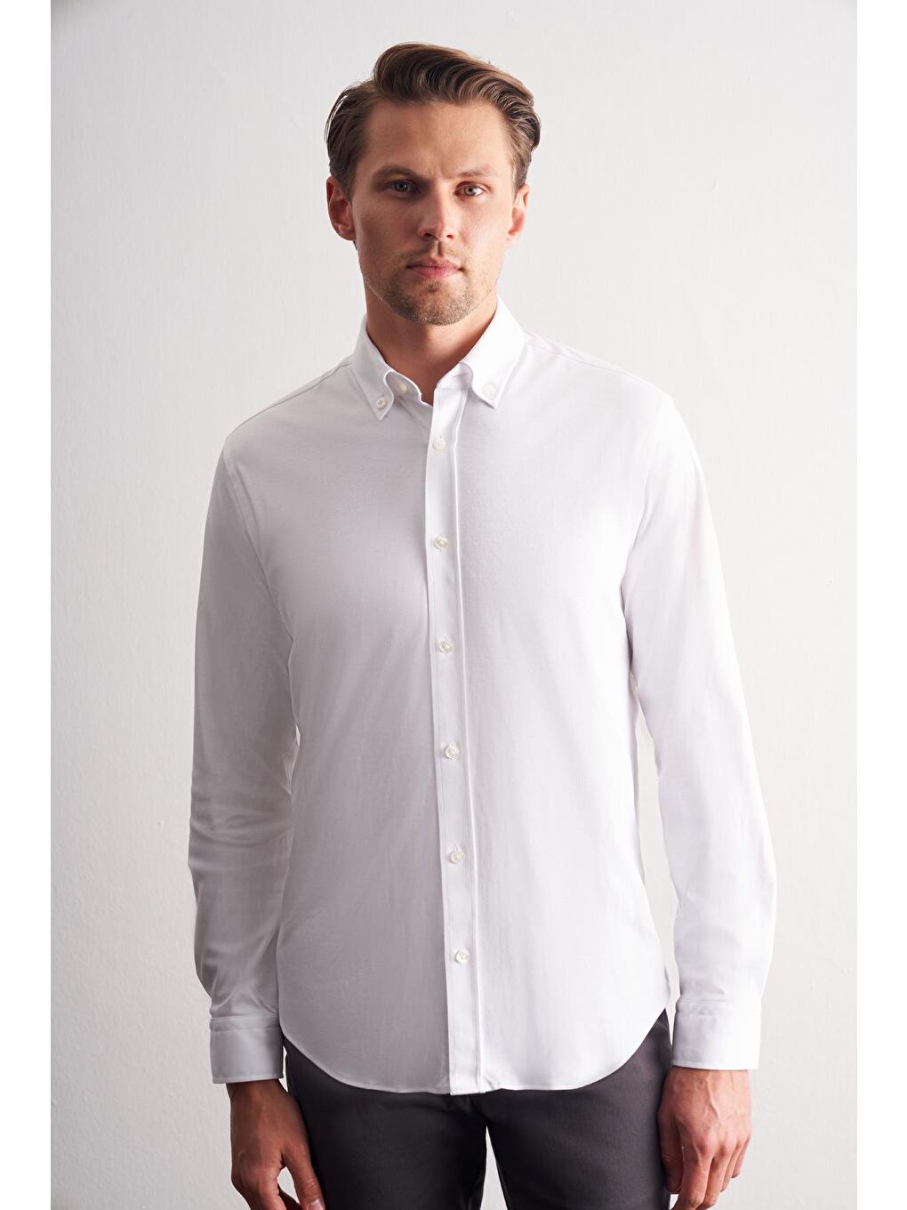 Beyaz Düğmeli Yaka Örme Uzun Kol Performans Ürün Slim Fit %100 Pamuk Gömlek 1004255271