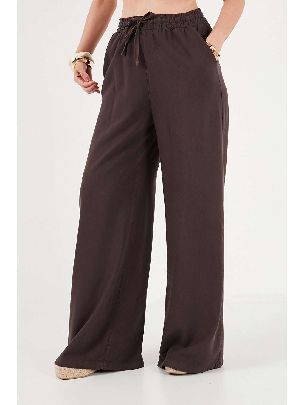 Kahverengi Pamuklu Relaxed Fit Yüksek Bel Geniş Paça Pantolon 668yp5559-4