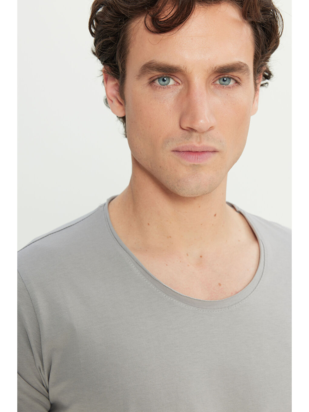 Erkek Gri Standart Fit Normal Kesim Bisiklet Yaka %100 Pamuk Kısa Kollu Tişört-3