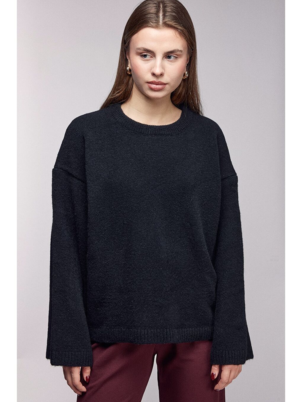 Siyah Bisiklet Yaka Oversize Dokulu Triko Kazak - Geniş Kol Detay-1