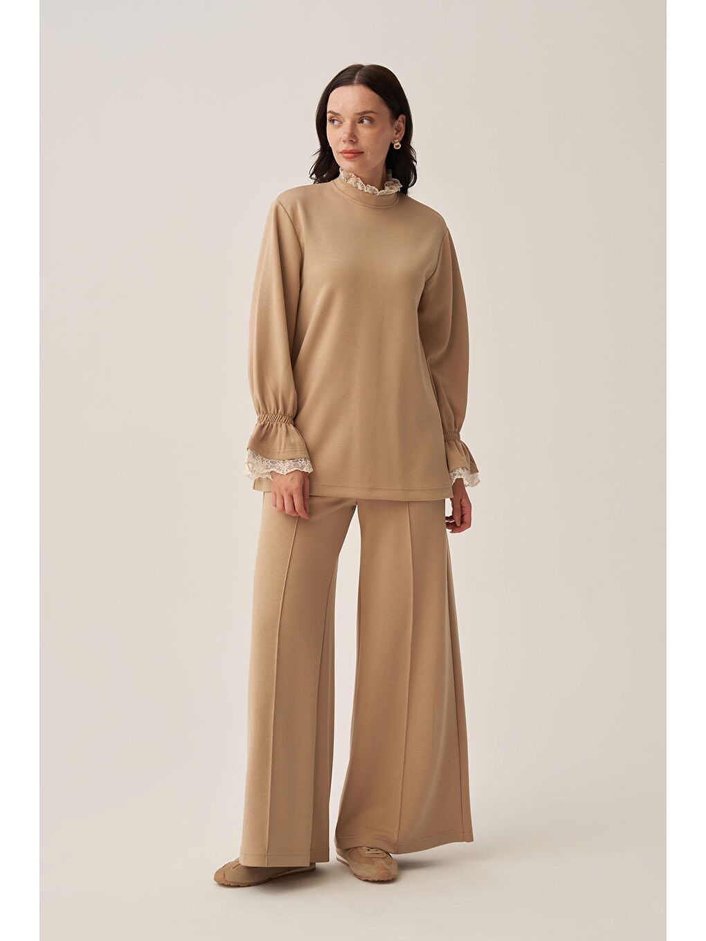 Bej-Yumuşak Dokulu Fisto Garnili Pantolonlu Takım