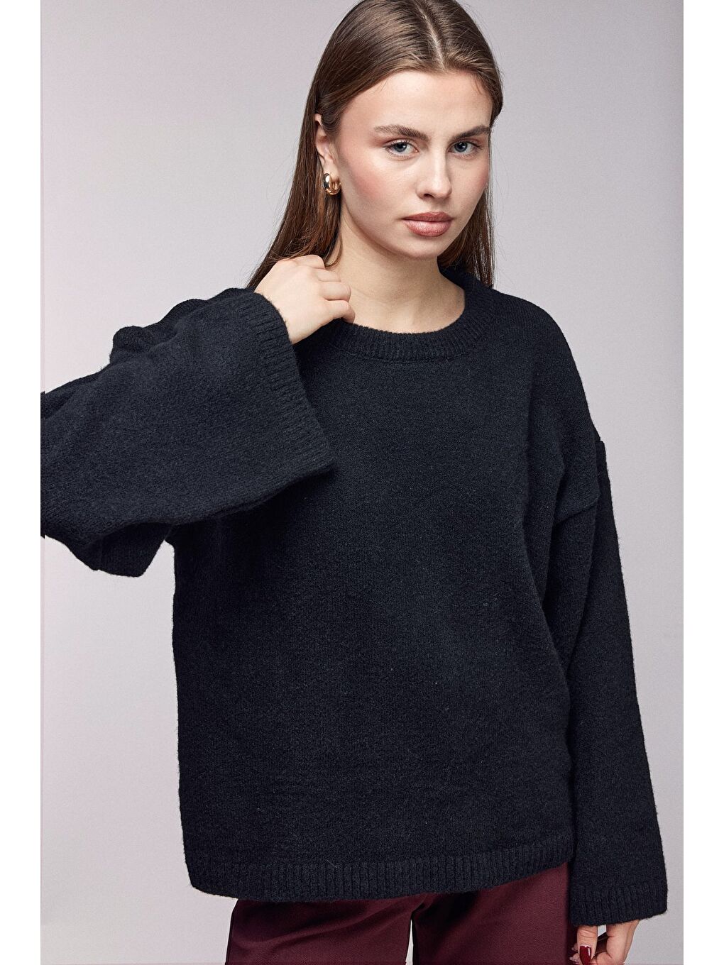 Siyah Bisiklet Yaka Oversize Dokulu Triko Kazak - Geniş Kol Detay-3