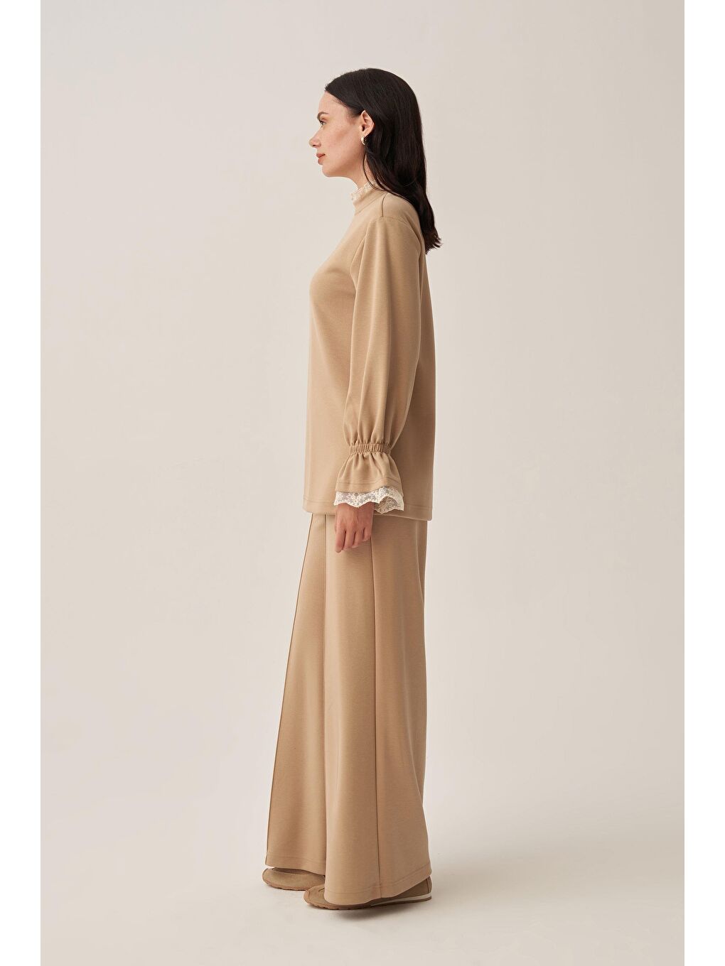 Bej-Yumuşak Dokulu Fisto Garnili Pantolonlu Takım-2