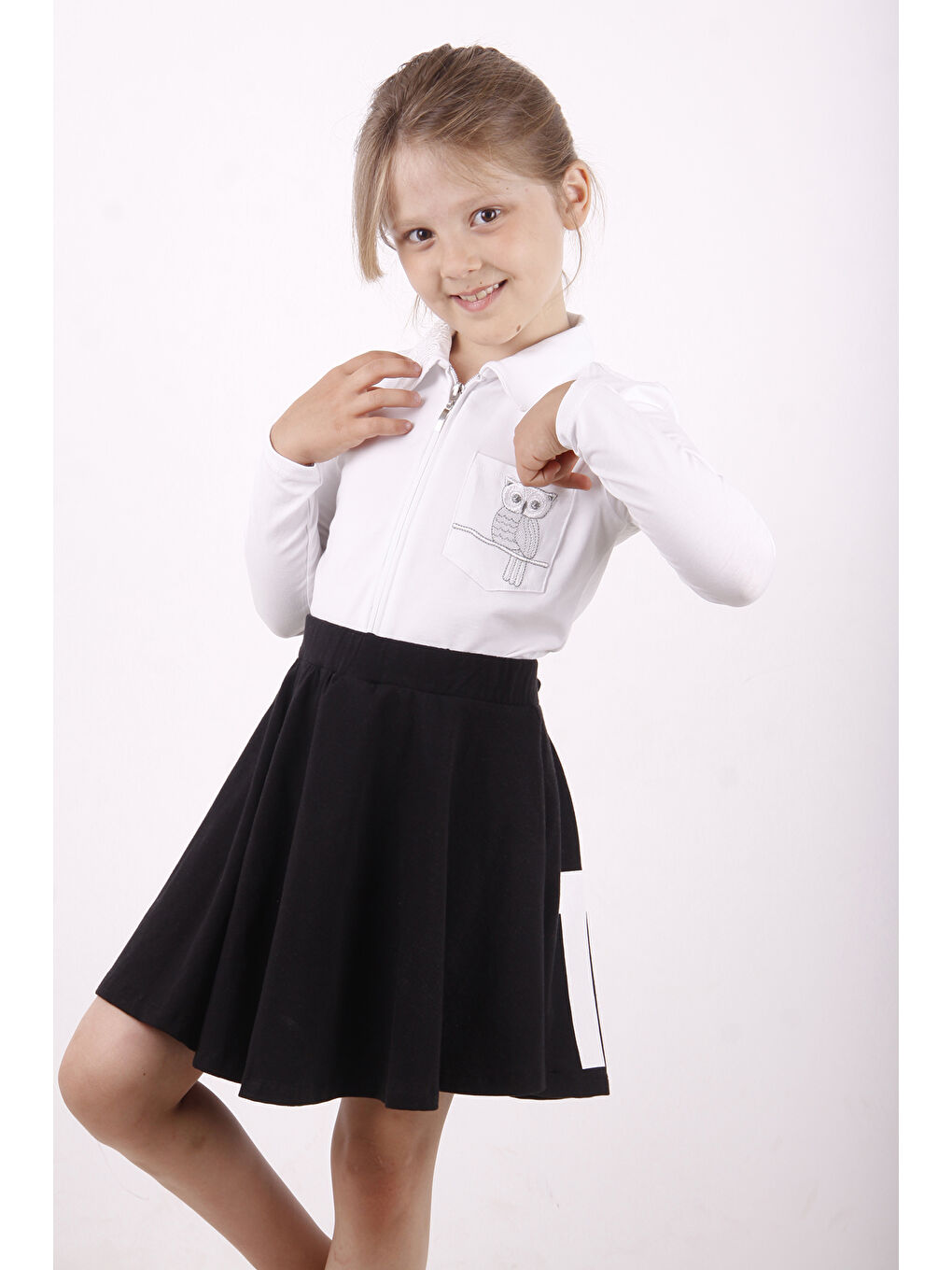 Beyaz Kız Çocuk Cep Üstü Baykuş Nakışlı Fermuarlı Tişört-1