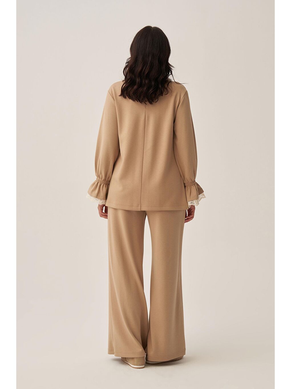 Bej-Yumuşak Dokulu Fisto Garnili Pantolonlu Takım-3
