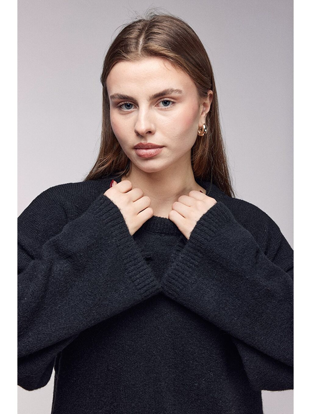 Siyah Bisiklet Yaka Oversize Dokulu Triko Kazak - Geniş Kol Detay-4