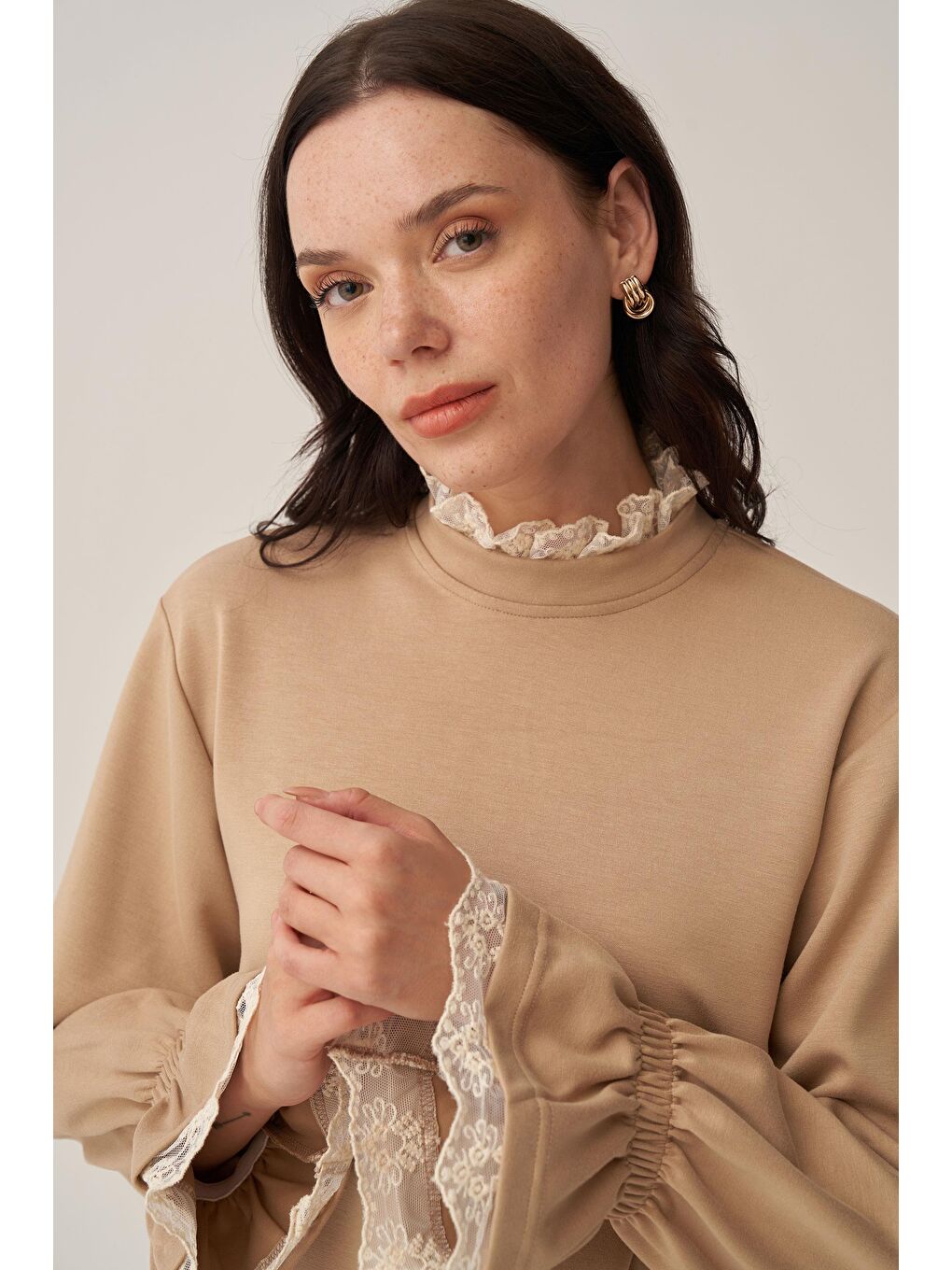 Bej-Yumuşak Dokulu Fisto Garnili Pantolonlu Takım-4