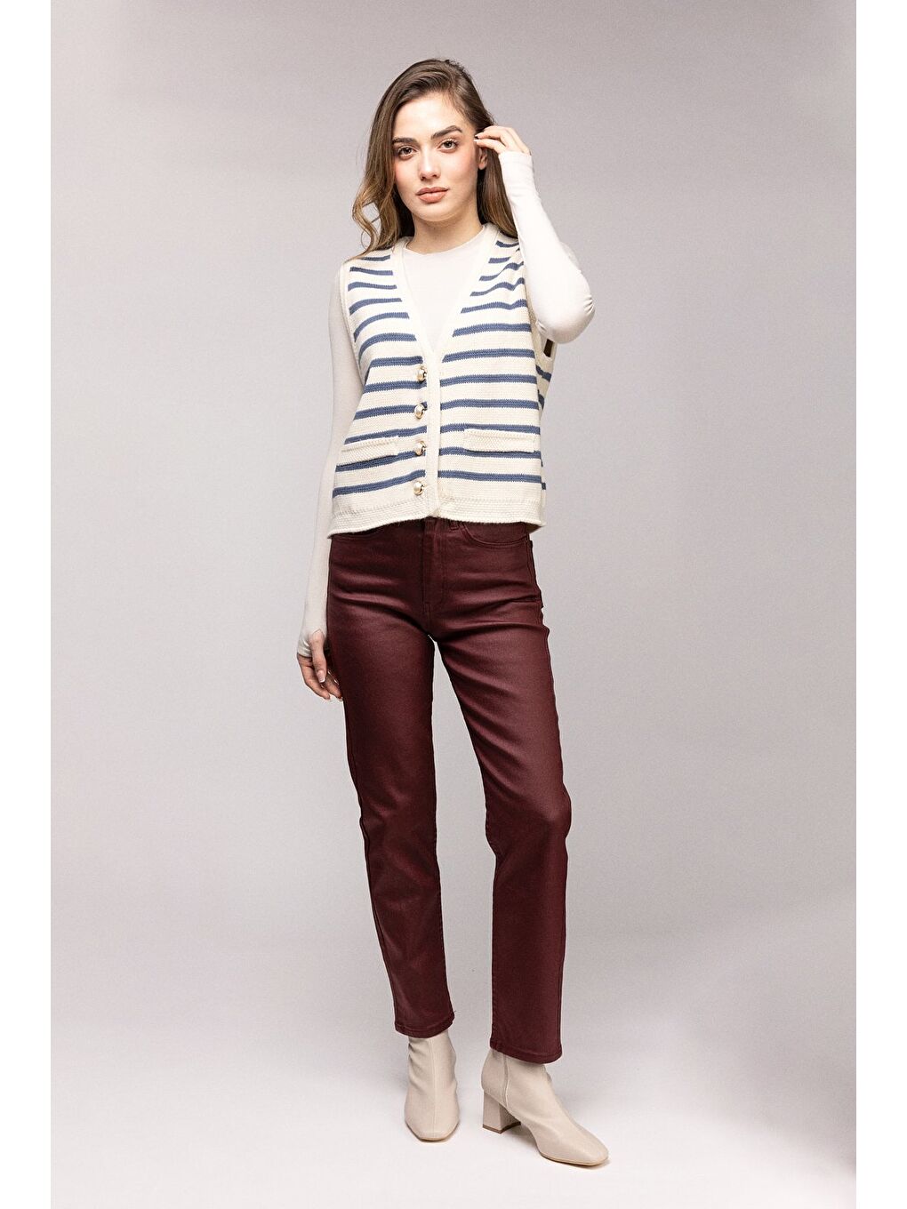 Bej Çizgili İnci Düğmeli V Yaka Triko Yelek-2