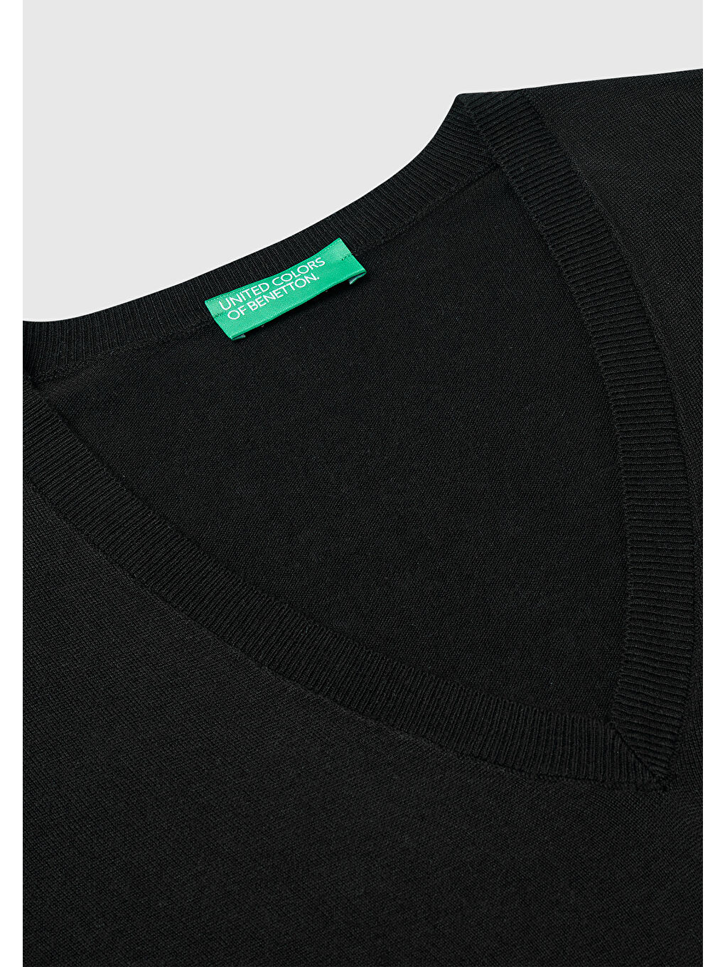 Kadın Siyah Viskoz ve İpek Karışımlı V Yaka Triko Kazak-2