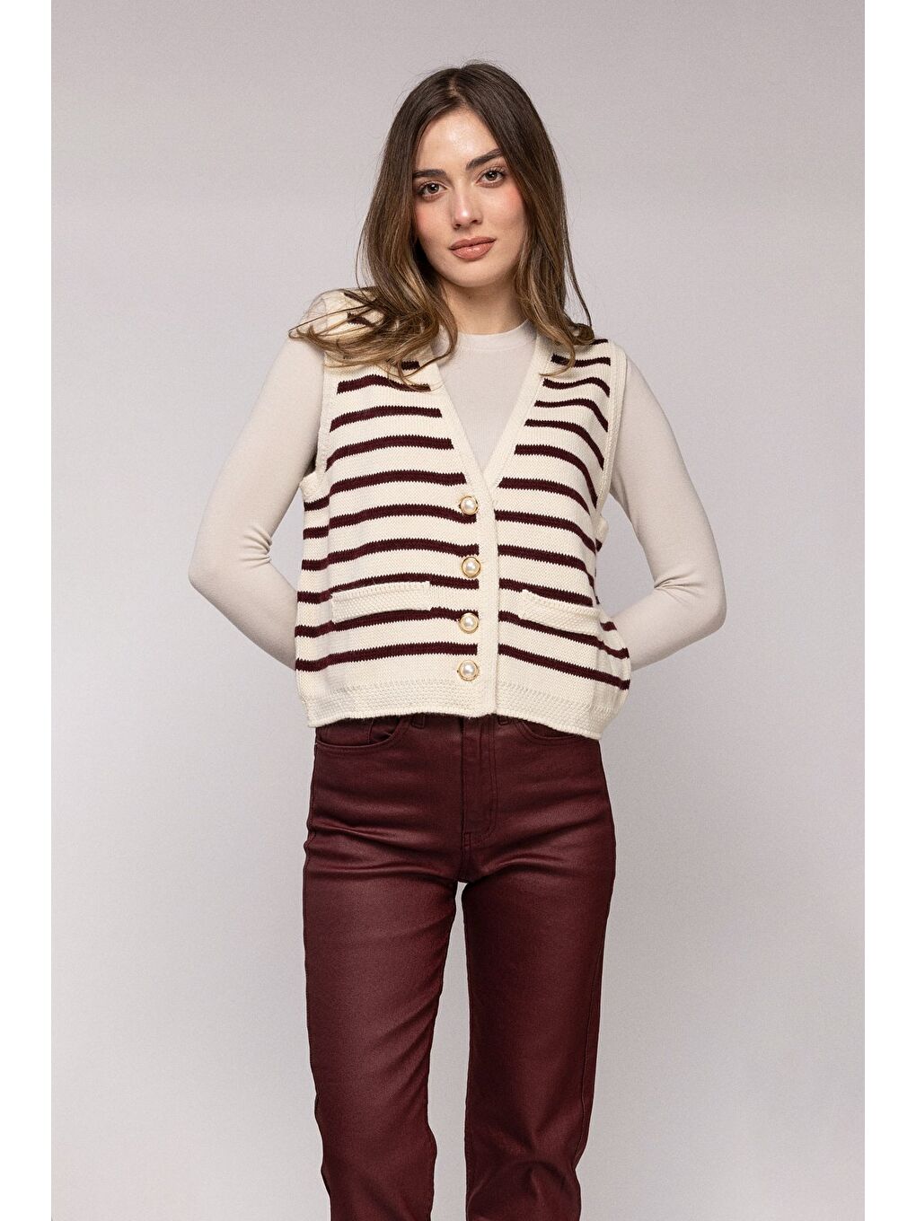 Kahverengi Çizgili İnci Düğmeli V Yaka Triko Yelek-2
