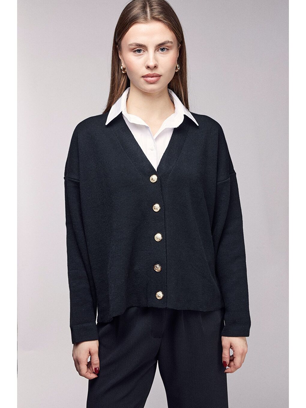 Siyah Gömlek Görünümlü Oversize Triko Hırka-1