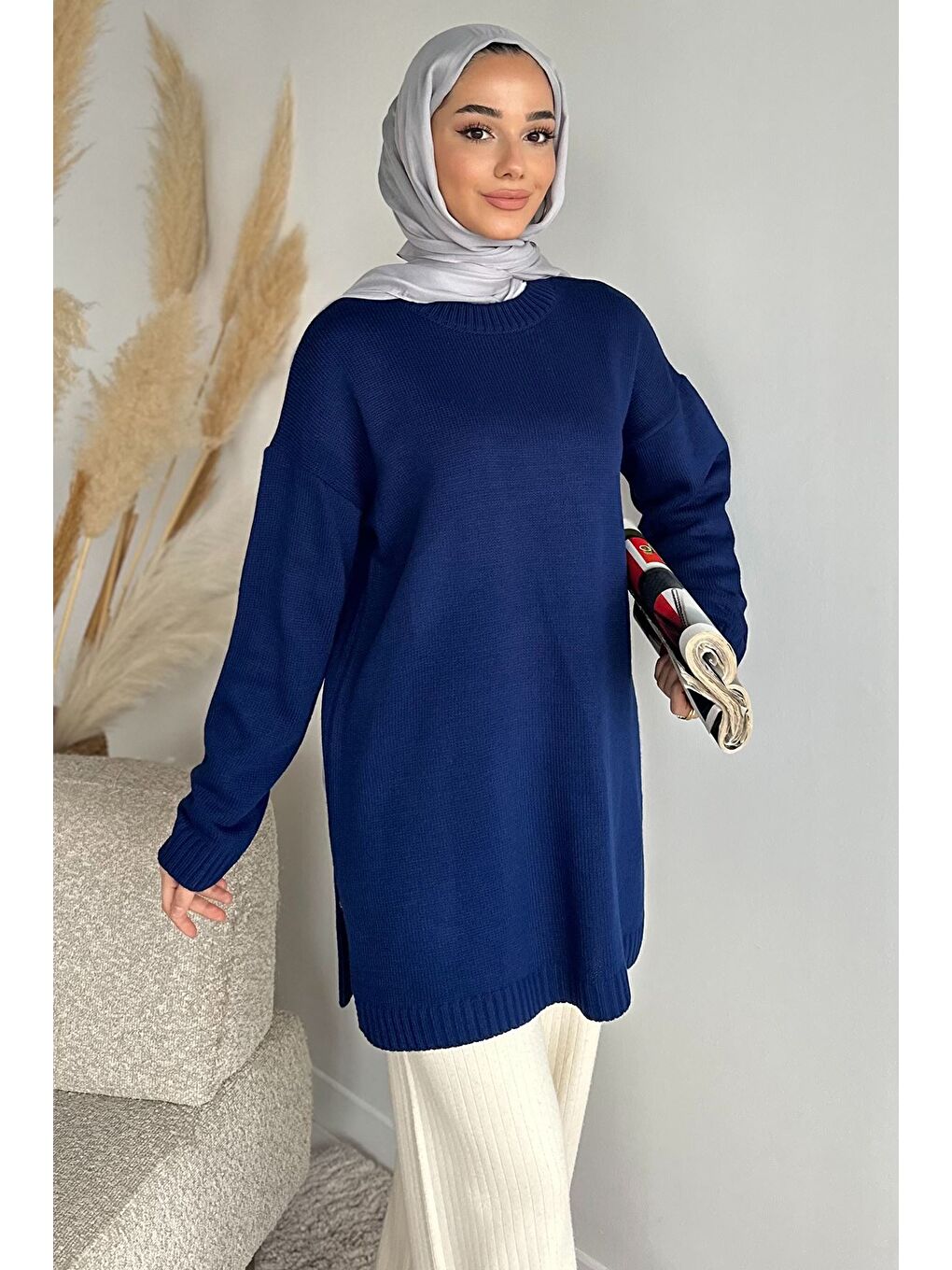 Lacivert Gülseli Bisiklet Yaka Yırtmaçlı Tesettür Triko Tunik