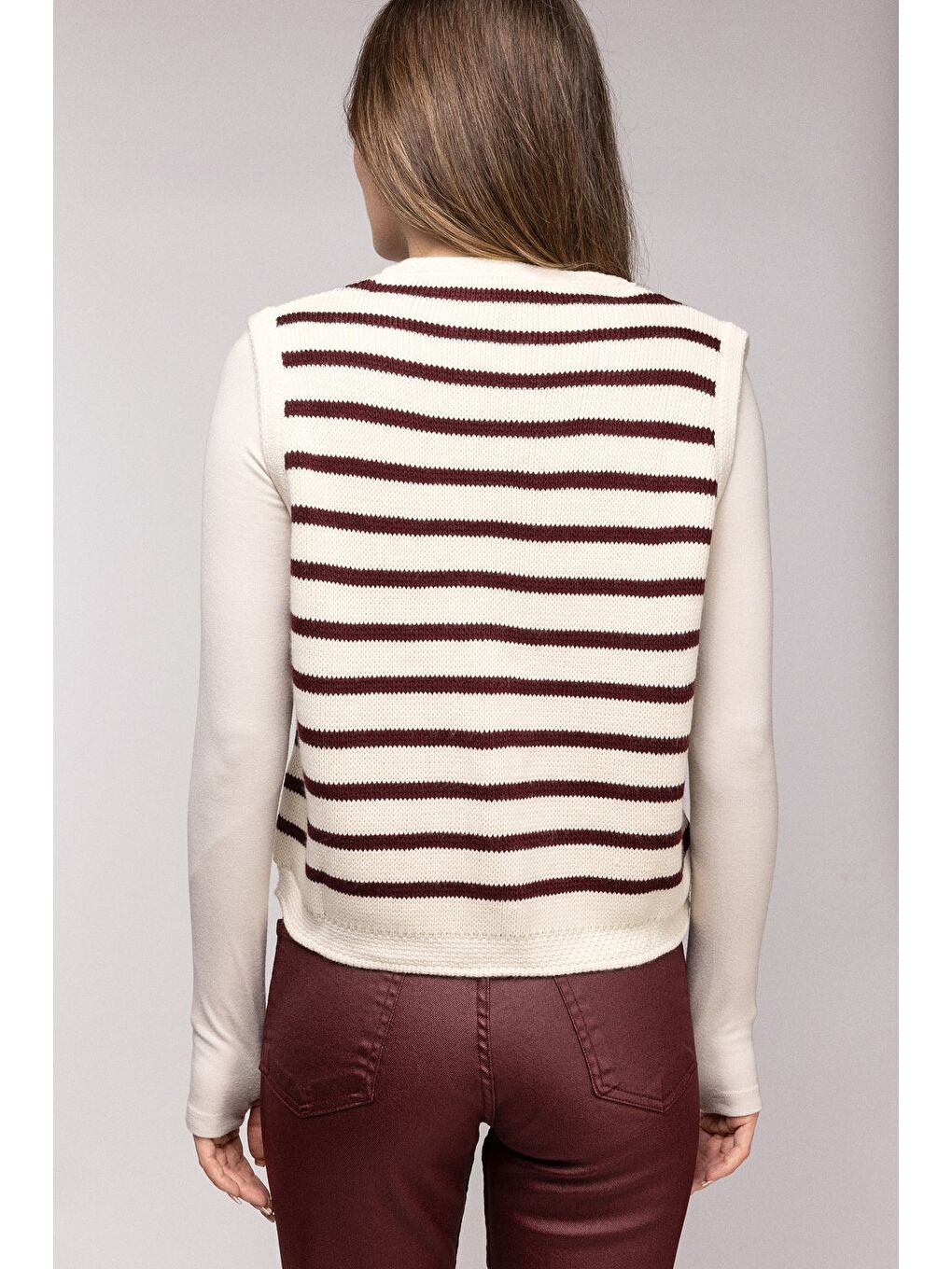 Kahverengi Çizgili İnci Düğmeli V Yaka Triko Yelek-4