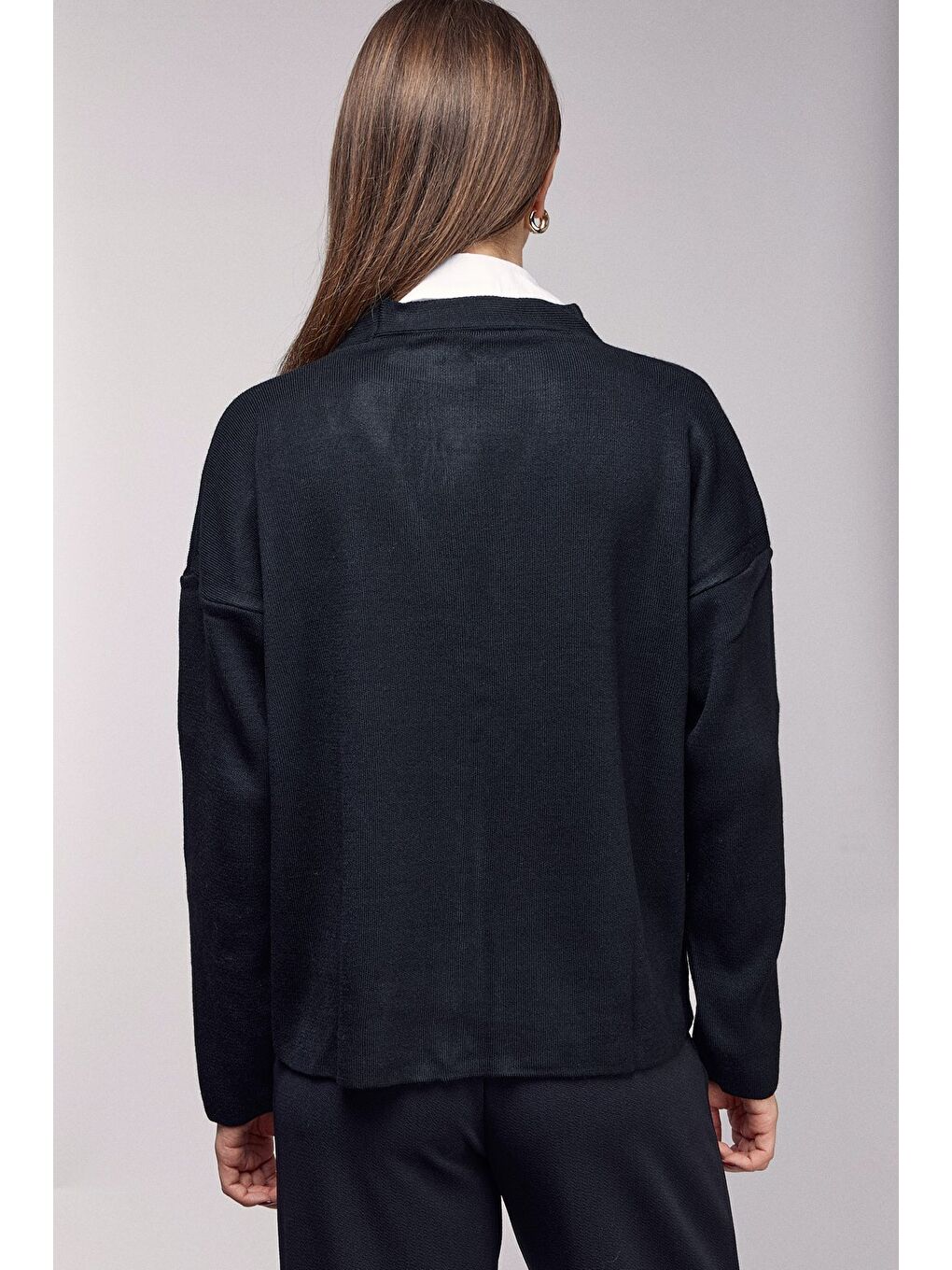 Siyah Gömlek Görünümlü Oversize Triko Hırka-4