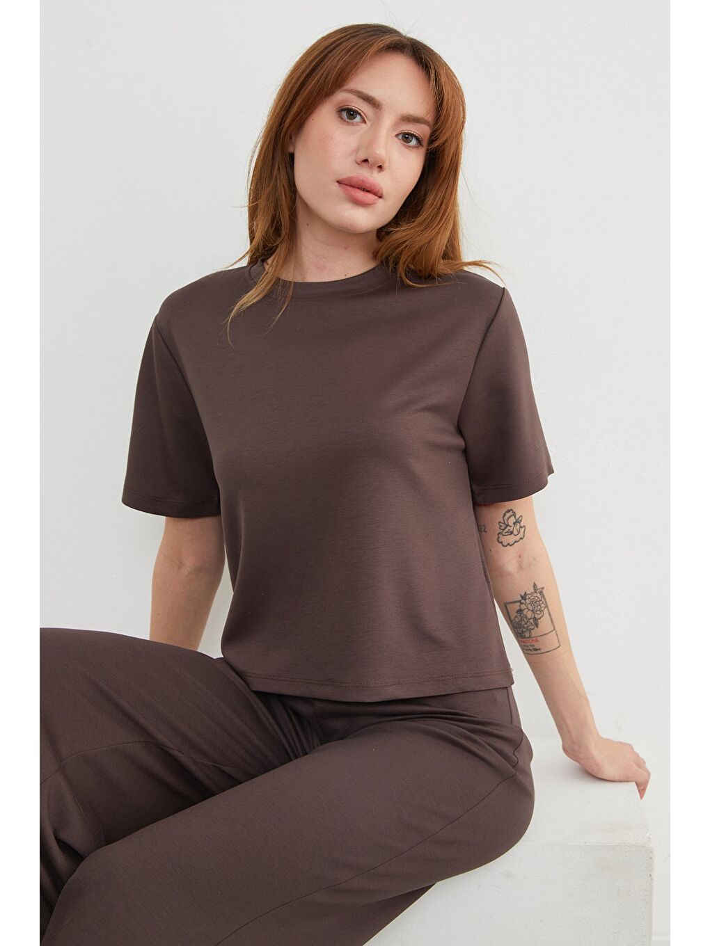 Kahverengi Basic Bisiklet Yaka Modal Tişört