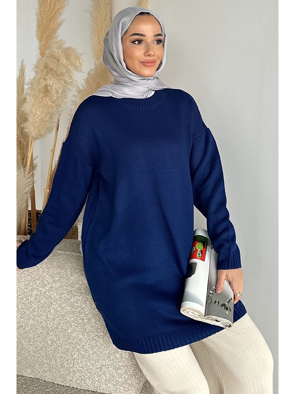 Lacivert Gülseli Bisiklet Yaka Yırtmaçlı Tesettür Triko Tunik-5