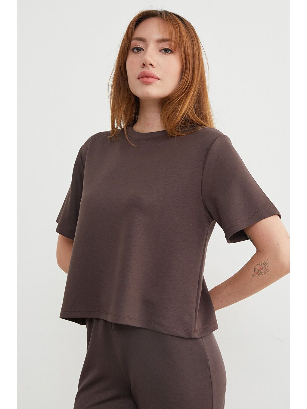 Kahverengi Basic Bisiklet Yaka Modal Tişört-4