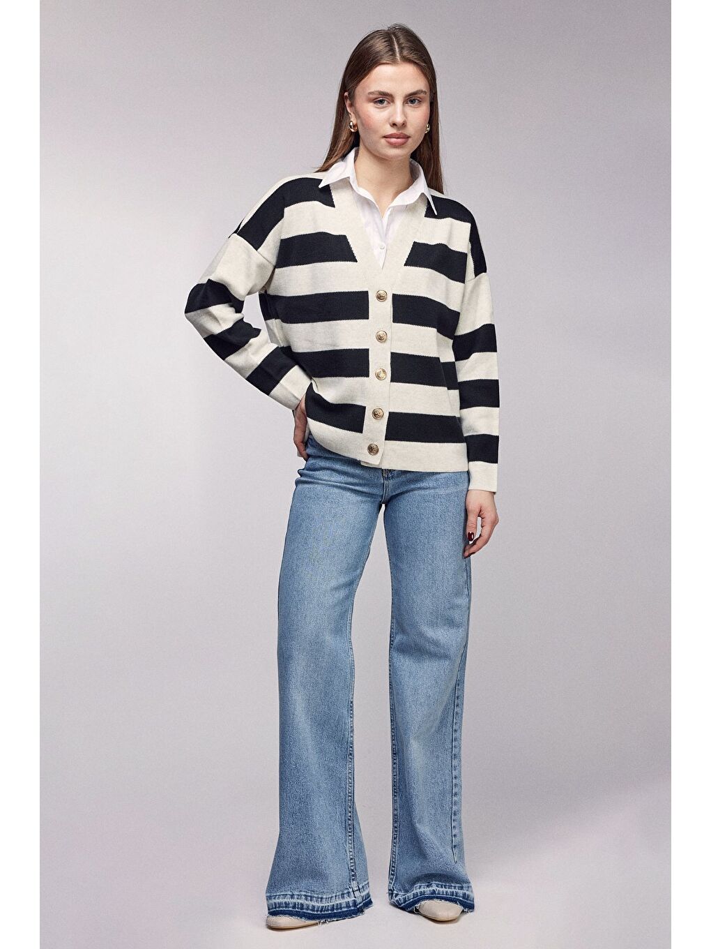 Siyah Çizgili Gömlek Görünümlü Oversize Triko Hırka-1