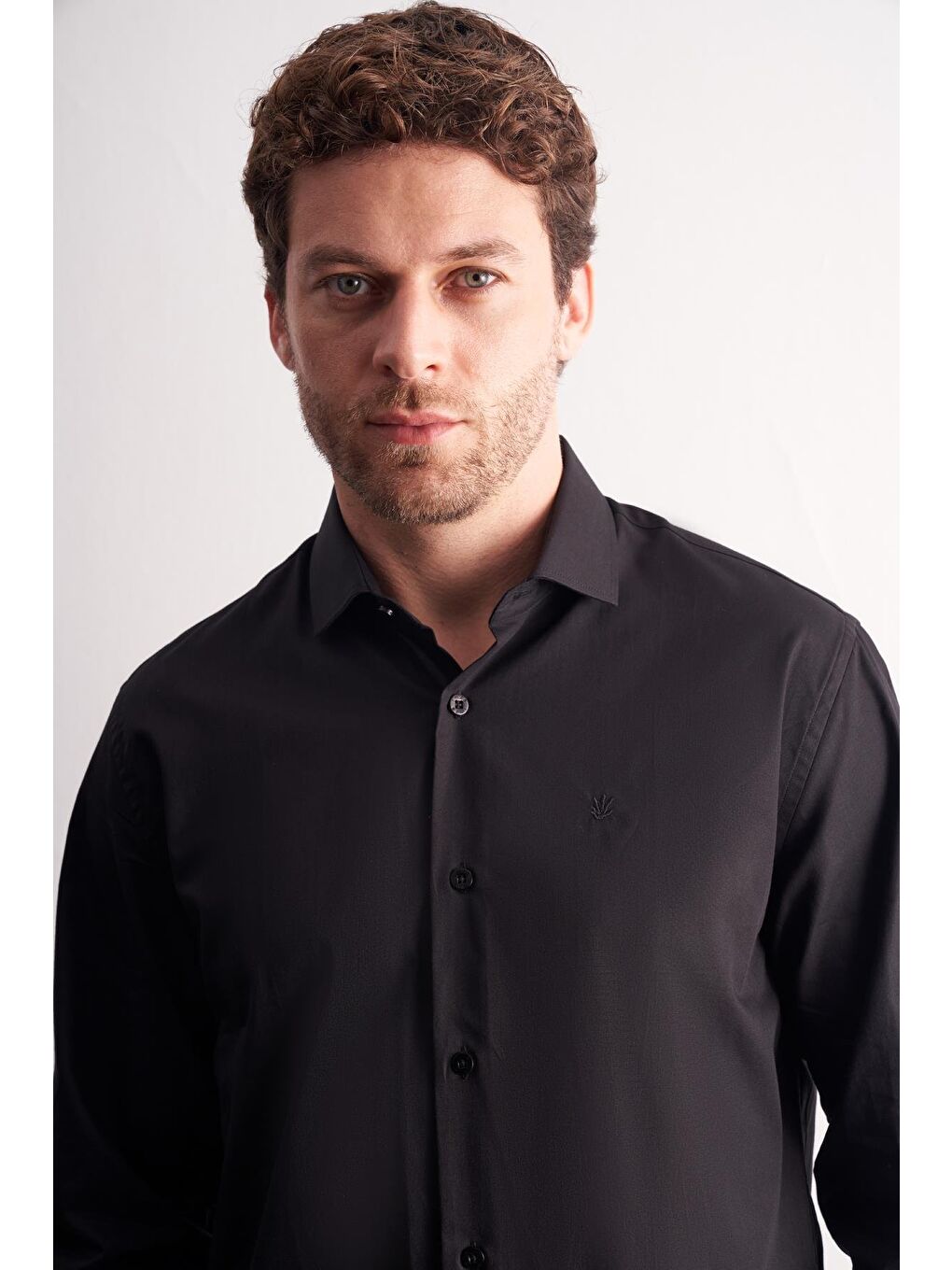 Siyah Yarım İtalyan Yaka Uzun Kol Premium Slim Fit %100 Pamuk Gömlek 1004255196-4