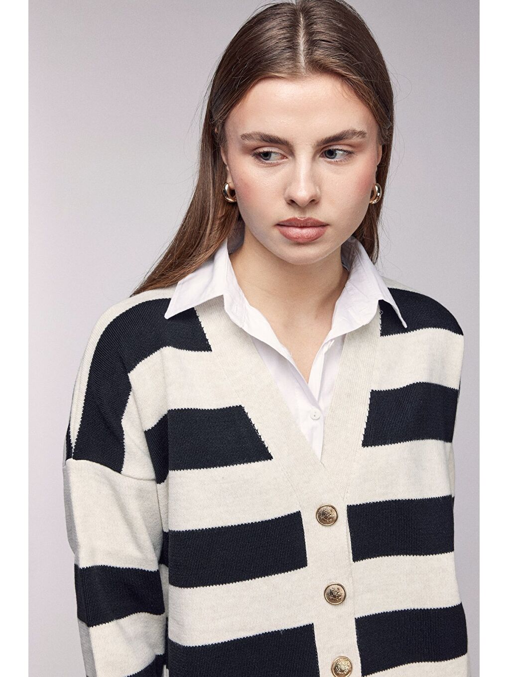 Siyah Çizgili Gömlek Görünümlü Oversize Triko Hırka-2