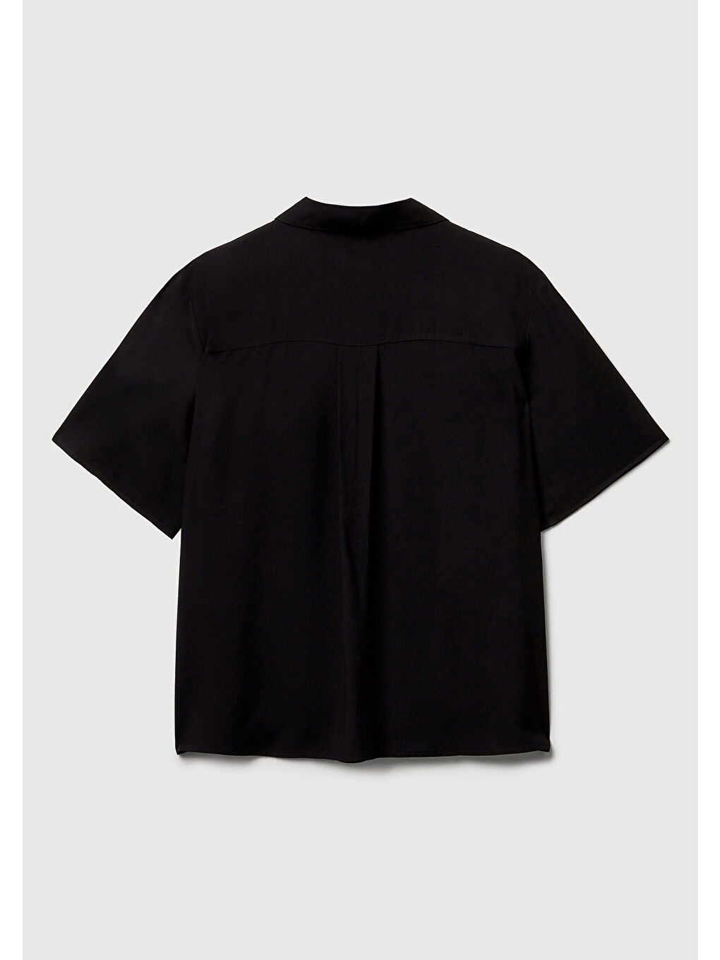 Kadın Siyah %100 Viskoz Düğmeli Kısa Kollu Gömlek-1