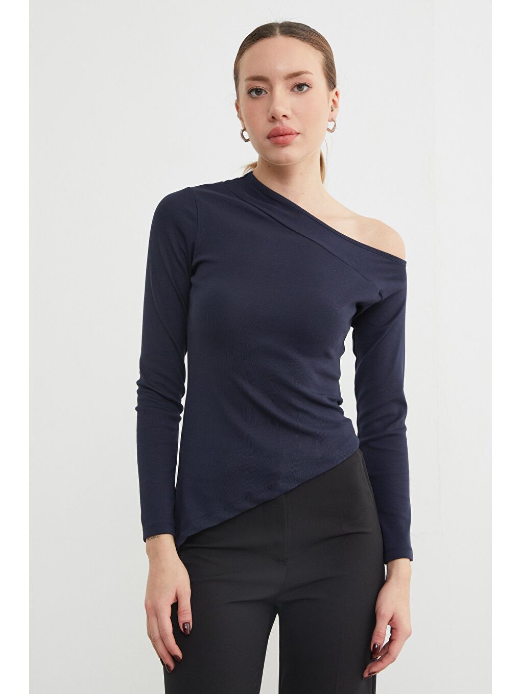 Lacivert Basic Asimetrik Yırtmaçlı Tek Omuz Bluz-1