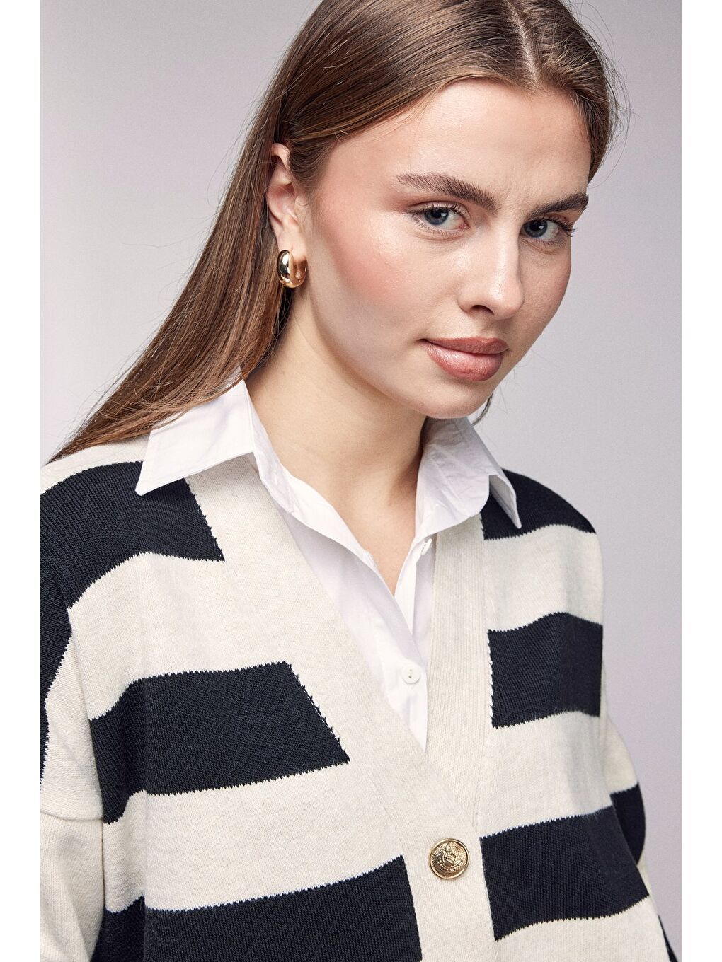 Siyah Çizgili Gömlek Görünümlü Oversize Triko Hırka-4