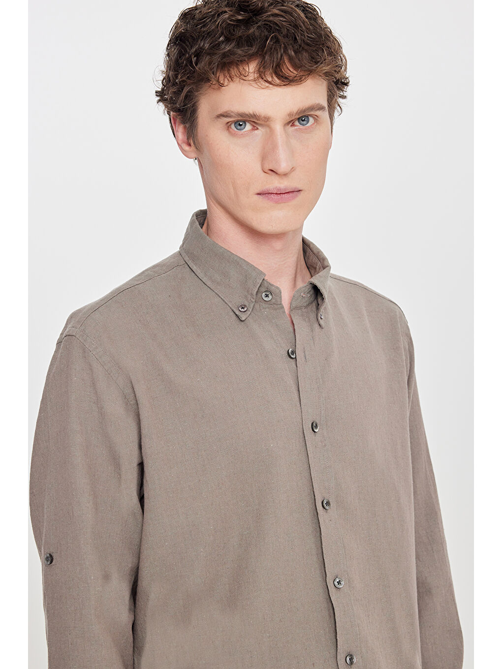 Erkek Haki Pamuklu Keten Comfort Fit Düğmeli Yaka Çizgili Gömlek-3