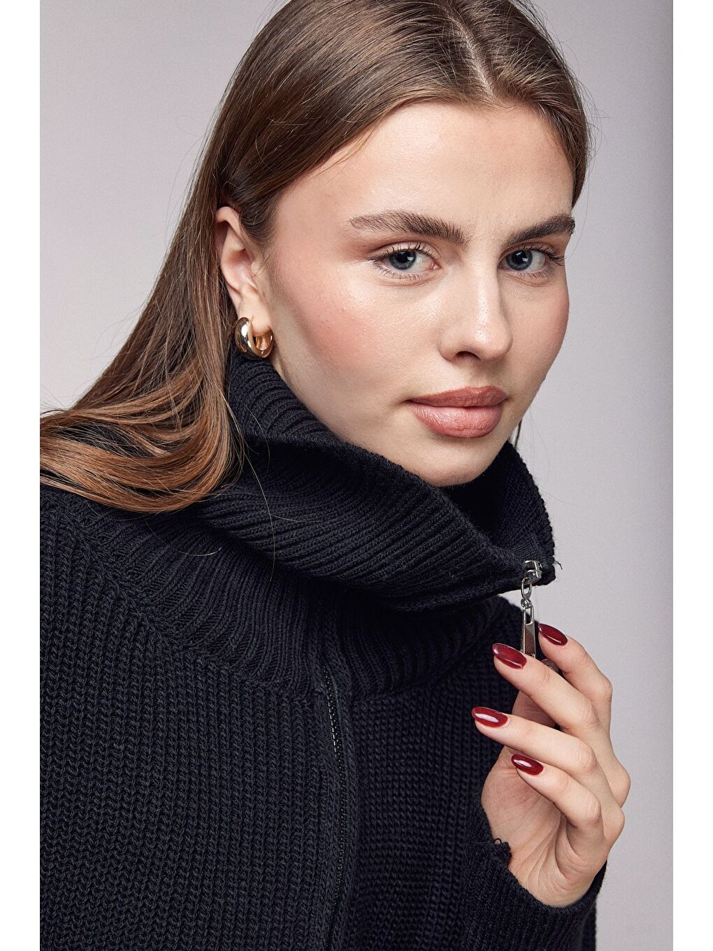 Siyah Fermuarlı Dik Yaka Triko Hırka - Düşük Omuz-3