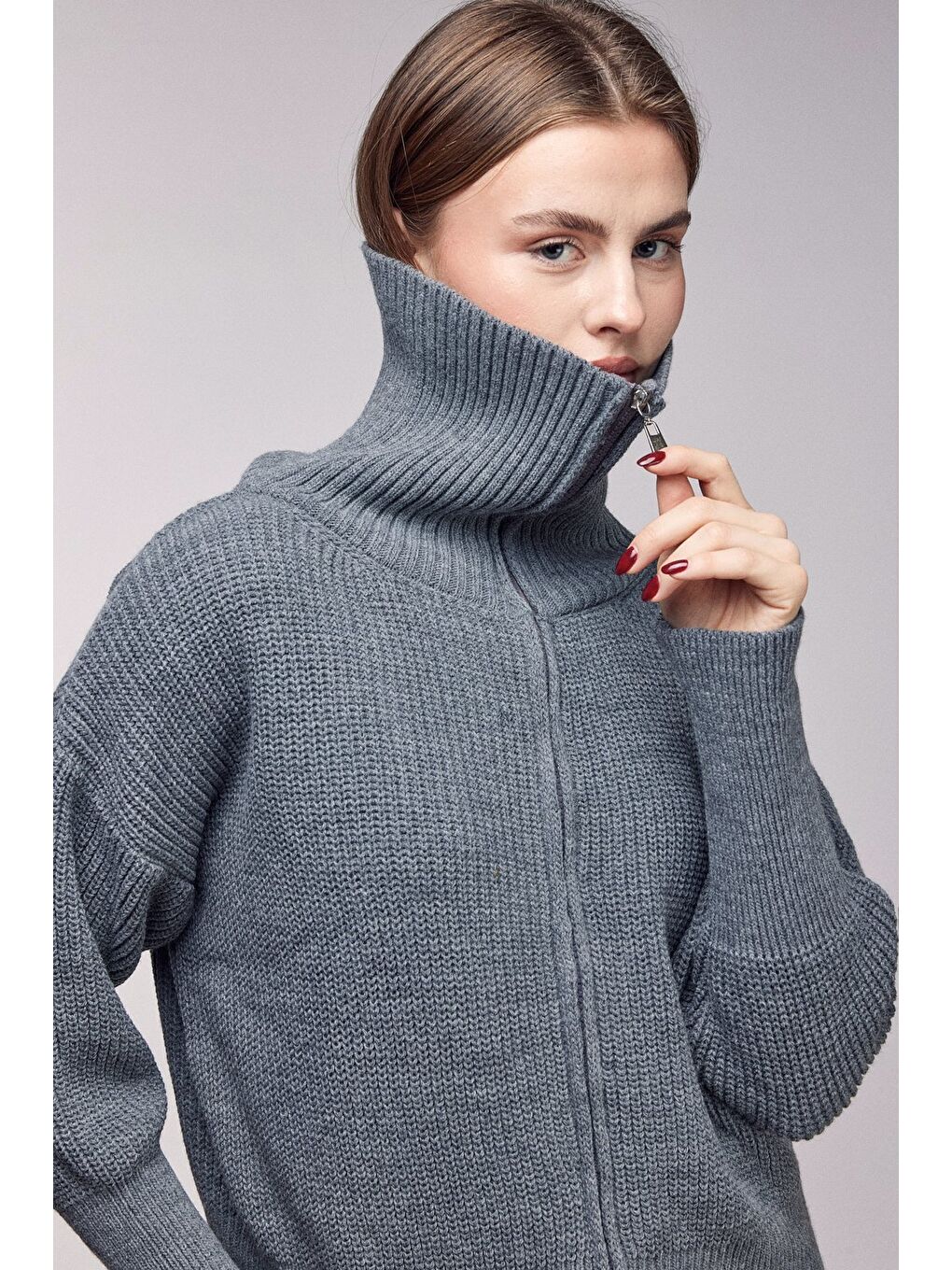 Beyaz Antrasit Fermuarlı Dik Yaka Triko Hırka - Düşük Omuz-1