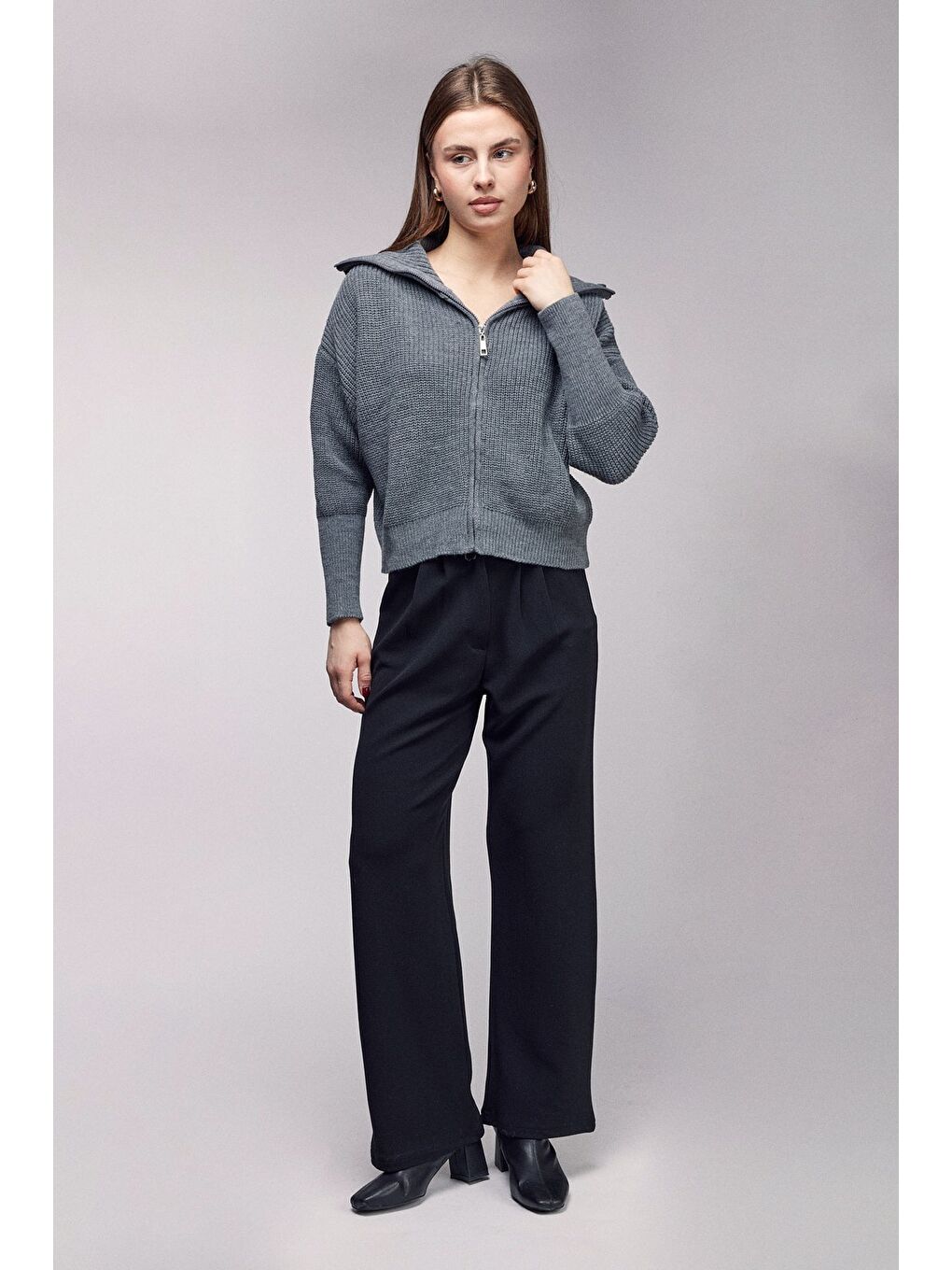 Beyaz Antrasit Fermuarlı Dik Yaka Triko Hırka - Düşük Omuz-2