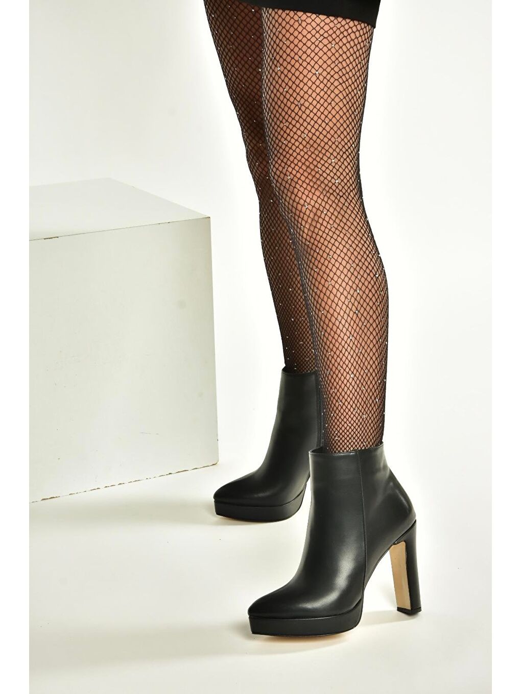 Siyah Kadın Bot V820660109-2