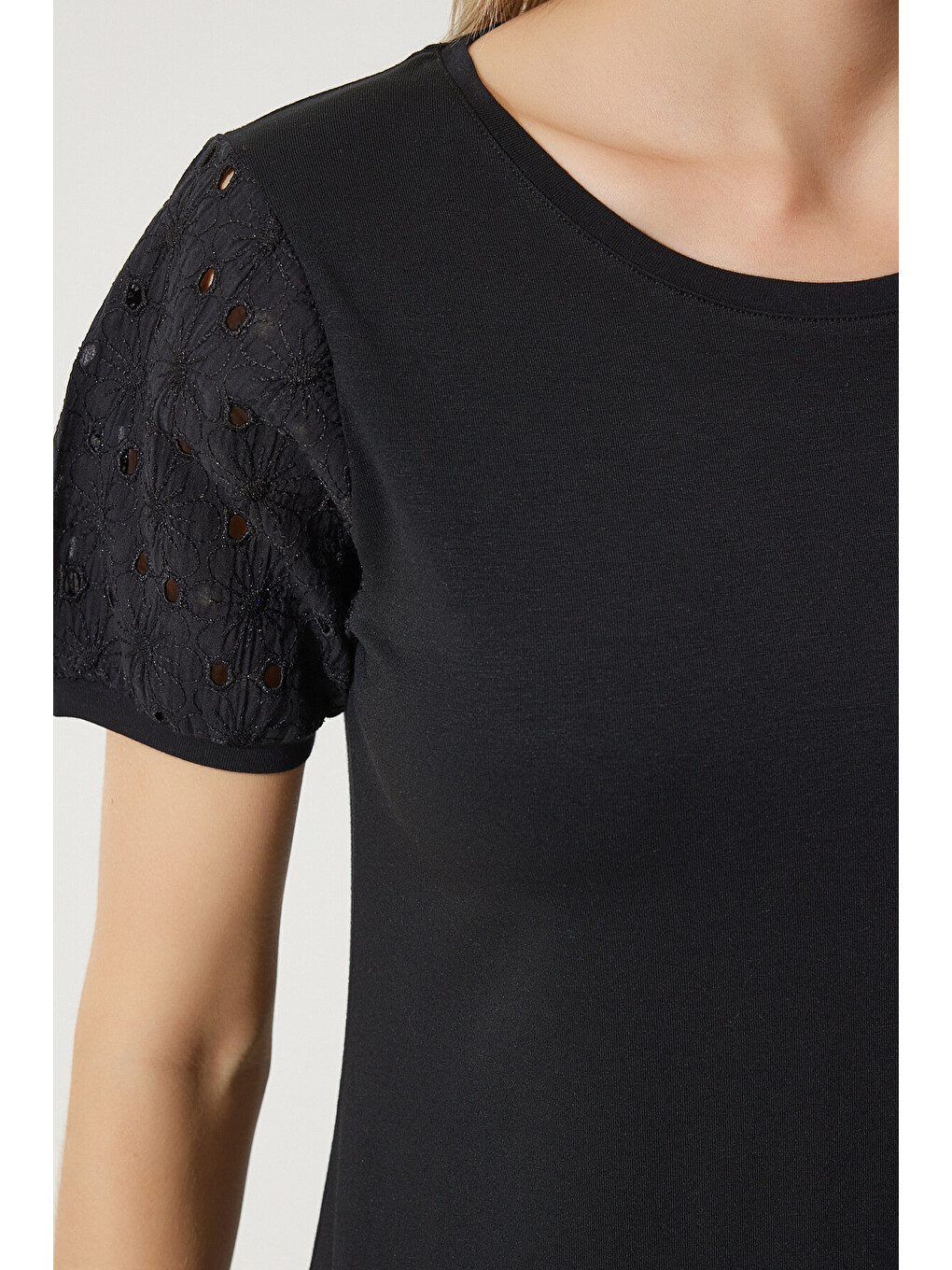 Siyah Güpür Kollu Pamuklu Basic Örme T-shirt SİYAH LVF0001-2