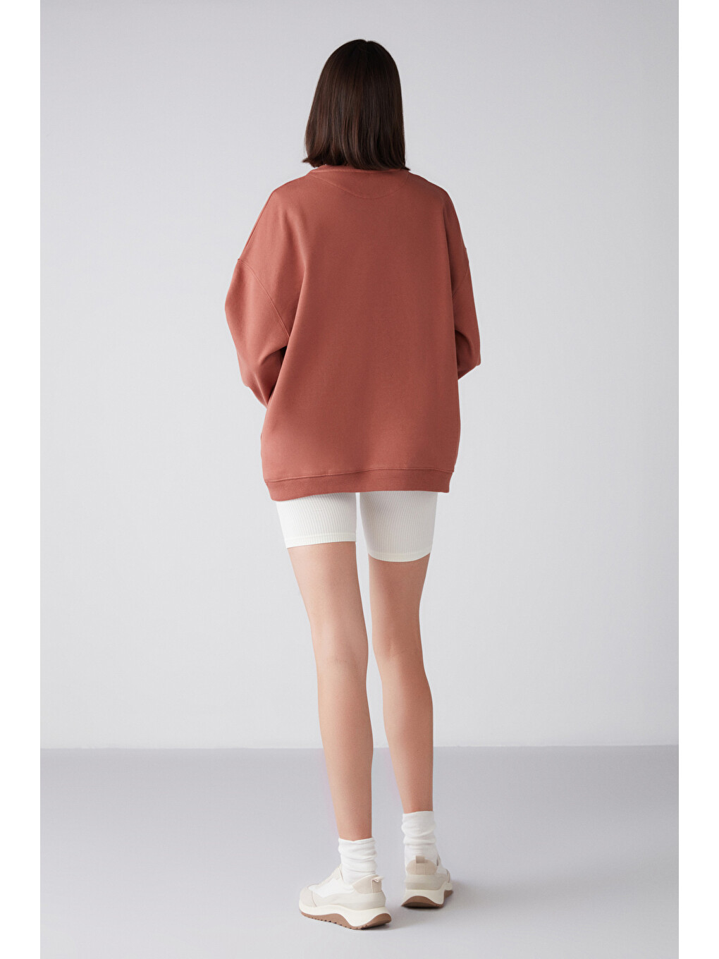 Kahverengi Ramona Kadın Oversize Yumuşacık İçi Polarlı Organik Pamuklu Baskılı Yuvarlak Yakalı Kiremit Sweatshi-5