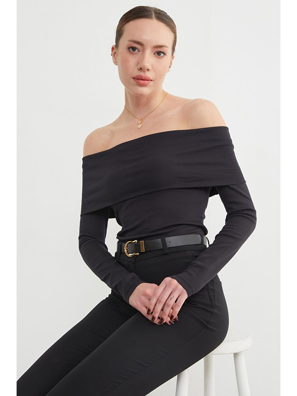 Siyah Basic Madonna Yaka Modal Bluz-1