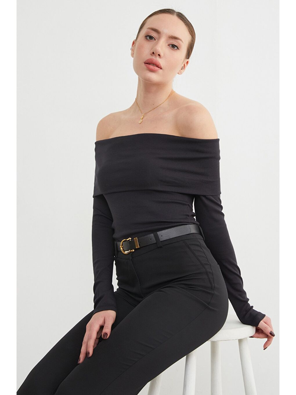 Siyah Basic Madonna Yaka Modal Bluz-2