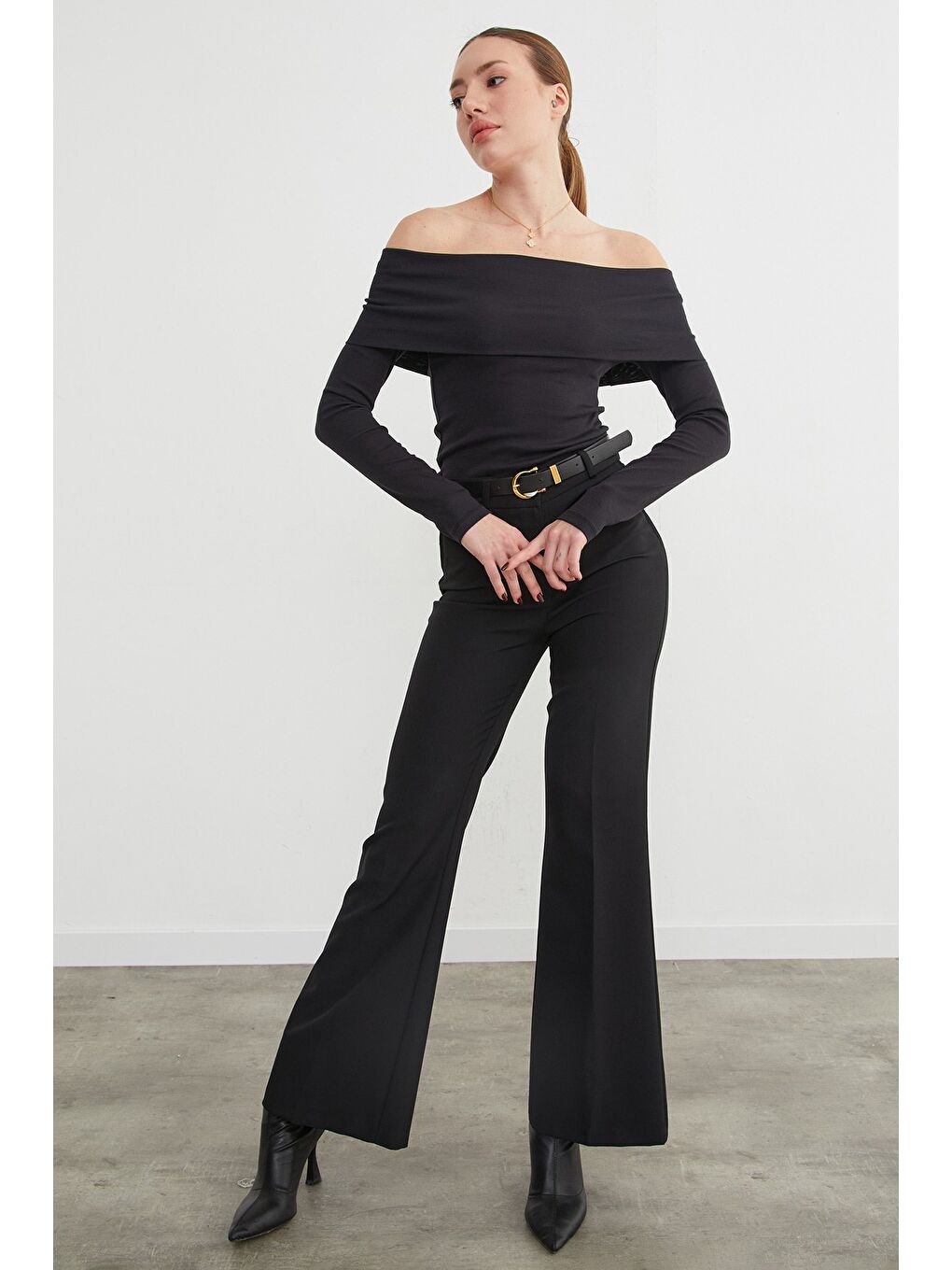 Siyah Basic Madonna Yaka Modal Bluz-3