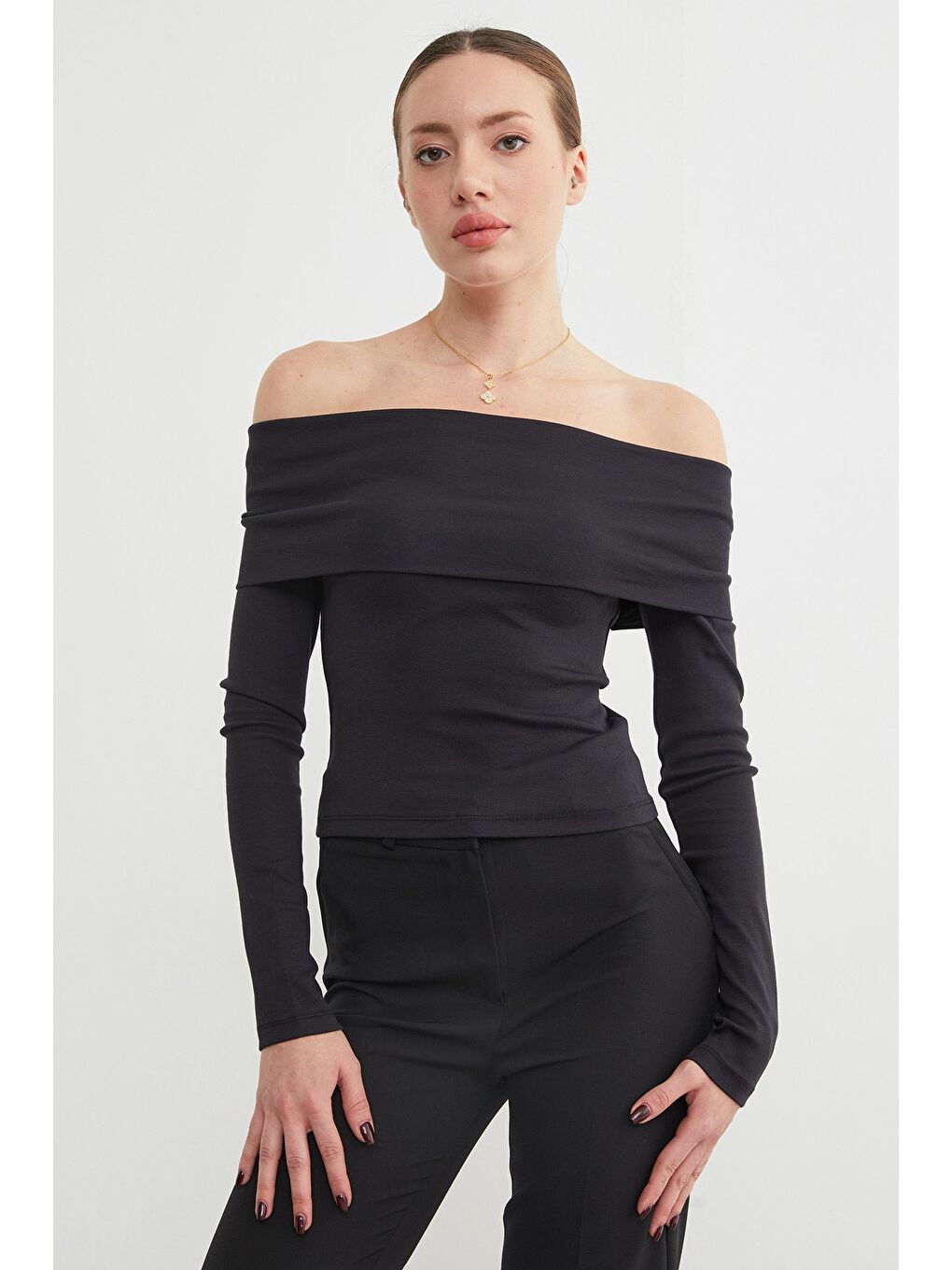 Siyah Basic Madonna Yaka Modal Bluz-4