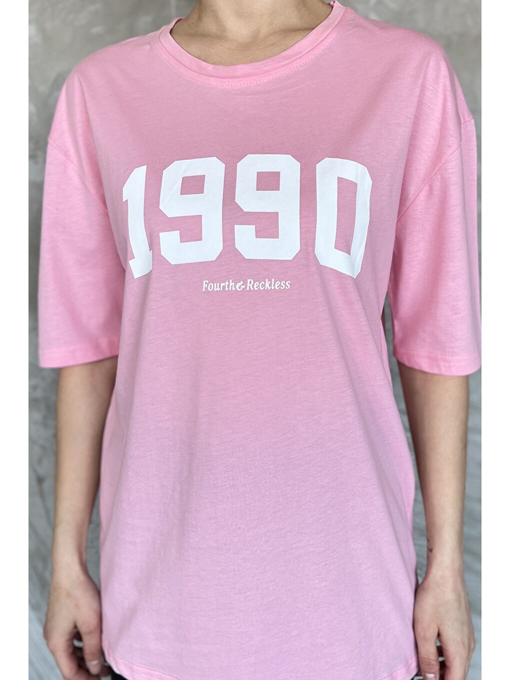 Pembe Kadın Ön Baskılı Oversize Bisiklet Yaka Tişört-3