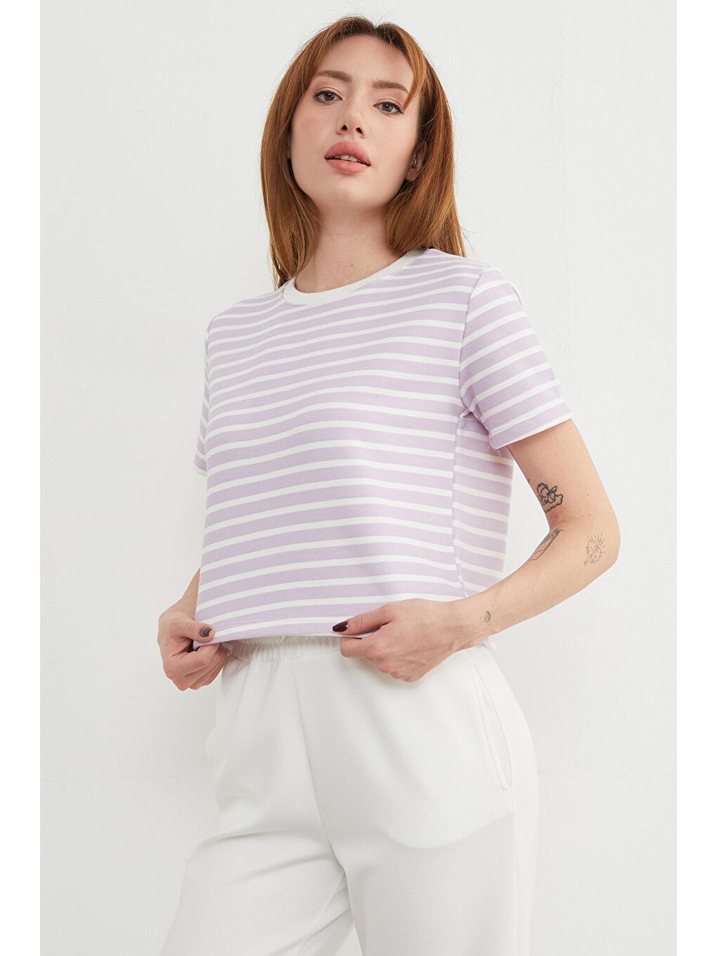 Lila Çizgili Bisiklet Yaka Mevsimlik Crop Tişört-2