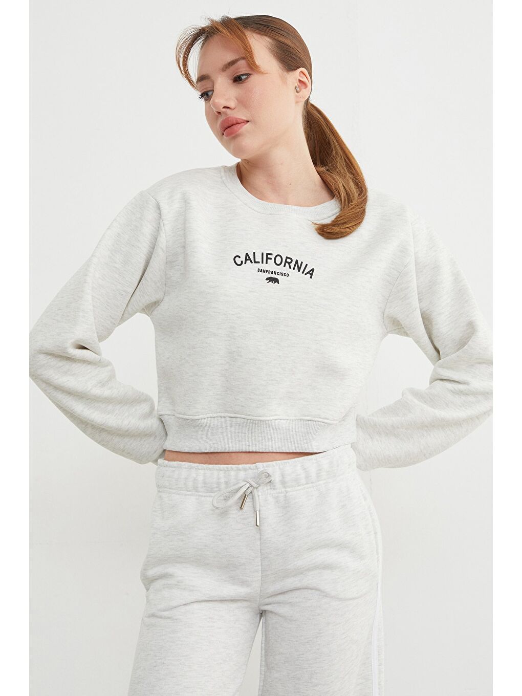 Gri 3 İplik California Yazı Baskılı Crop Sweatshirt-3